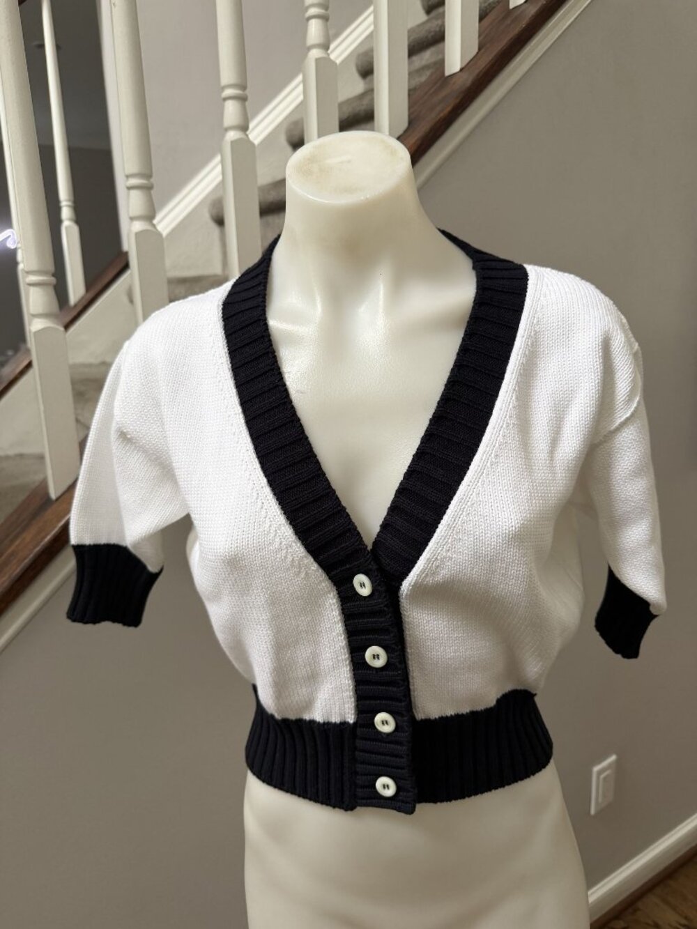 Prada V-neck cropped cardigan Size 38